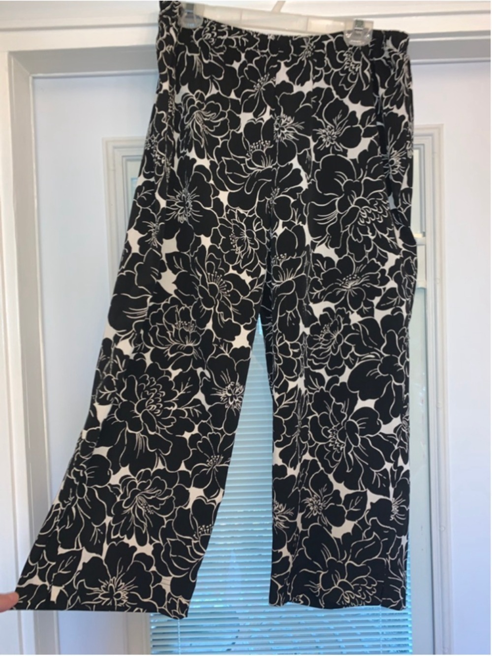Women's Tanjay Black & White Floral Wide Leg capri Pants Plus Size 18